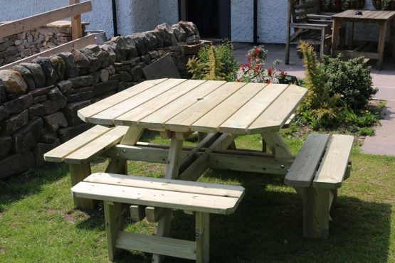 8-seater square picnic table 1